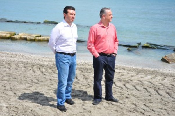 Ministrul Turismului, pe plaja din Mamaia: 